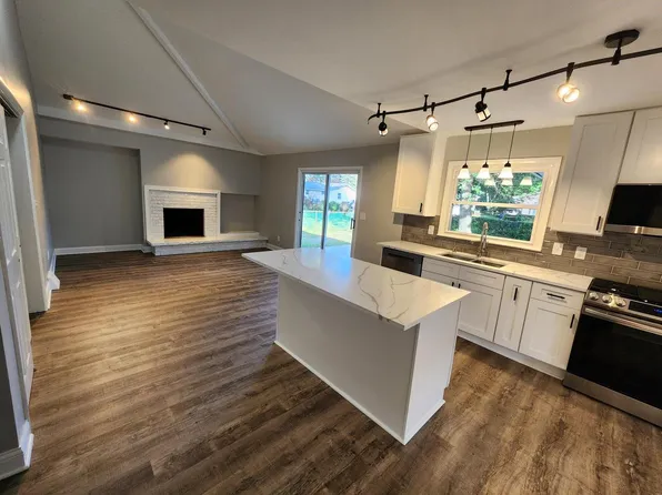 5785 Rochelle DRIVE, Greendale, WI 53129