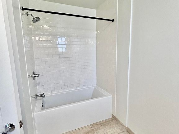 4th image of 112 E Ortega St #212