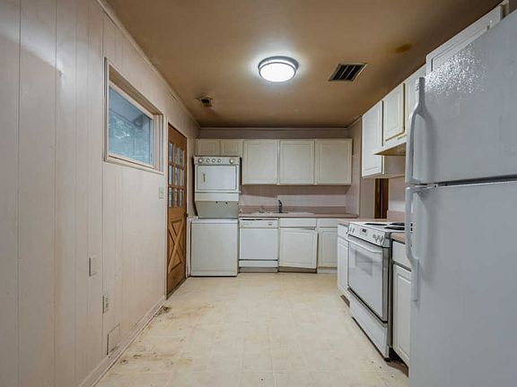 5th image of 1310 E Walnut Grove Dr