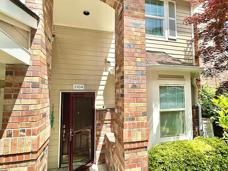 1000 NE 63rd Way #2104 — Photo 2
