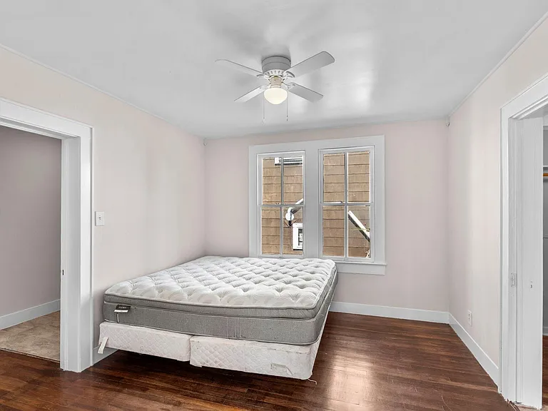 4911 Avenue P 1/2 — Photo 8