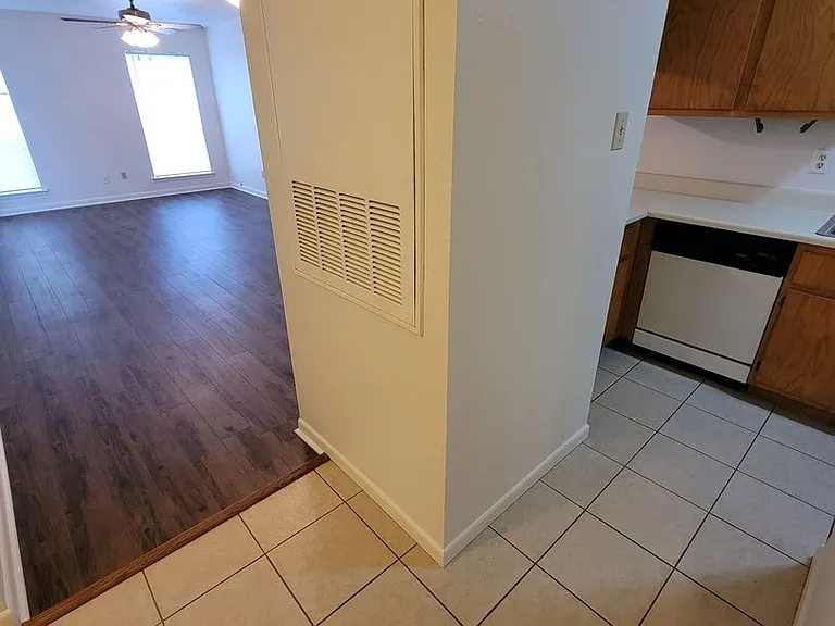 605 Navarro Dr — Photo 3