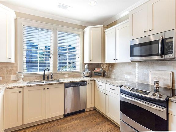 2nd image of 7637 Wigmore St