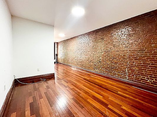 2nd image of 1091 2nd Ave