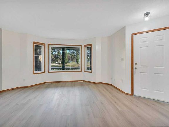 4th image of 4011 N Lakeshore Dr