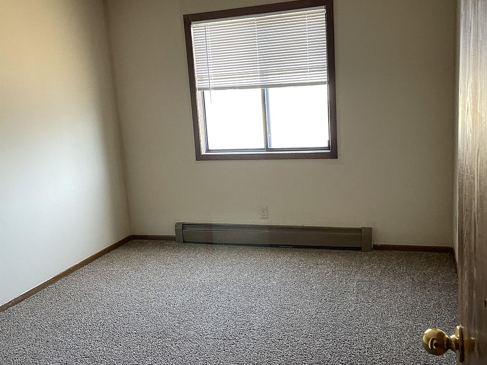 1st image of 7664 Woodlawn Dr #3