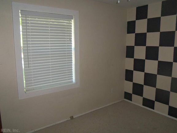 4th image of 225 Patrician Dr