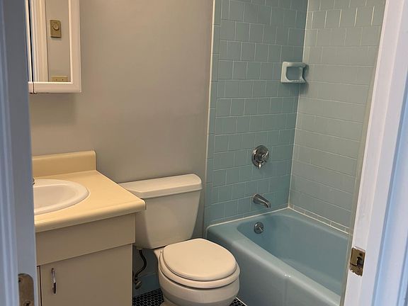3rd image of 40 Waterman Ave APT 3