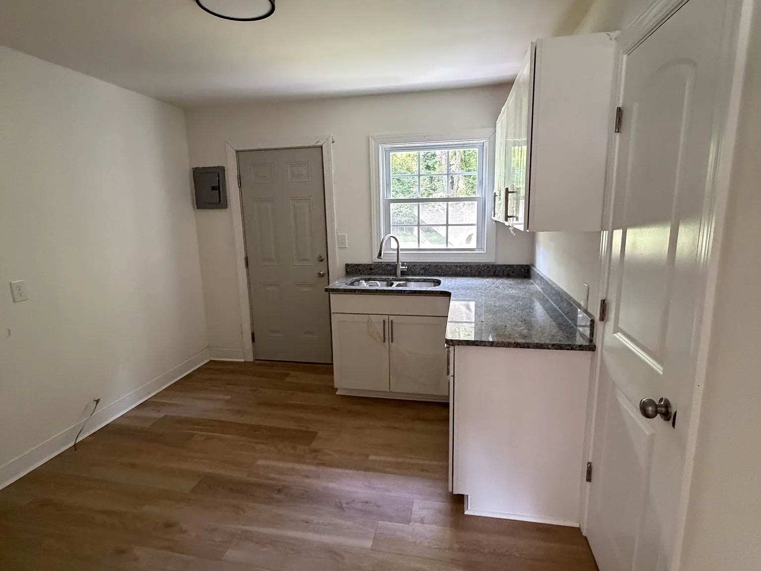 2 bed, 720 sqft, $1,150 — Photo 4