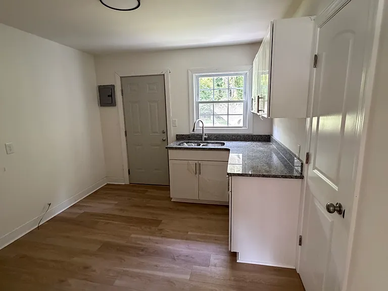 217 Carter St #A — Photo 4