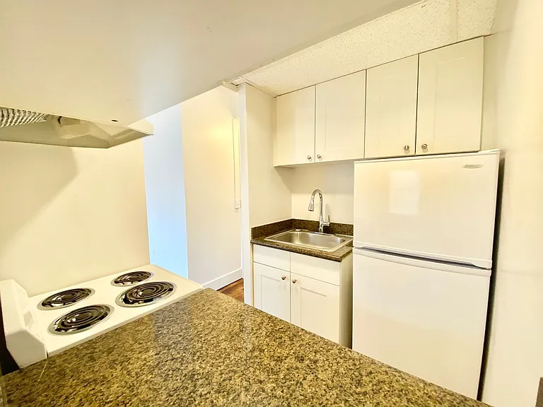 Burlingame Apartments — Photo 7