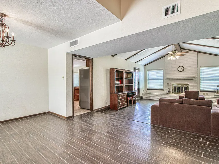 6828 Can Cun Ln — Photo 4