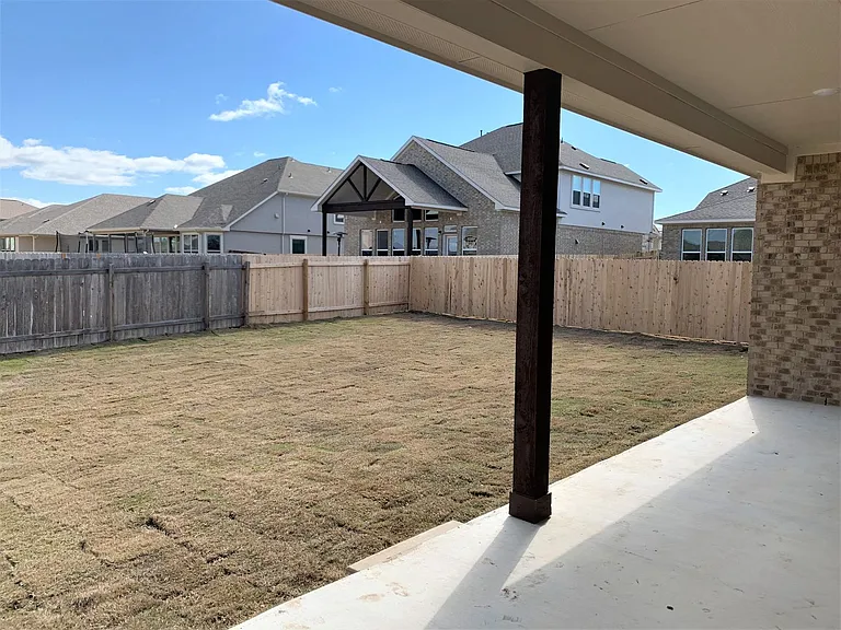 1104 Coulee Dr — Photo 32