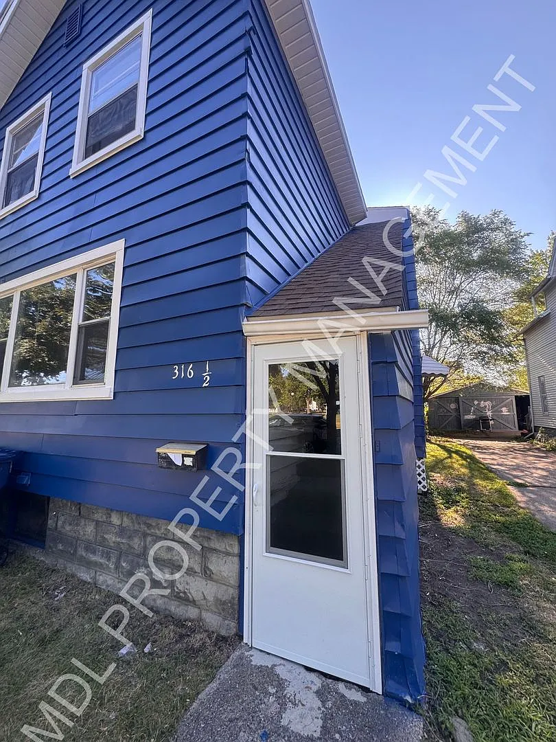 316 N Jackson — Photo 1