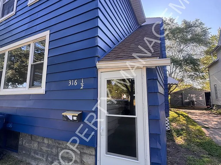316 N Jackson — Photo 2