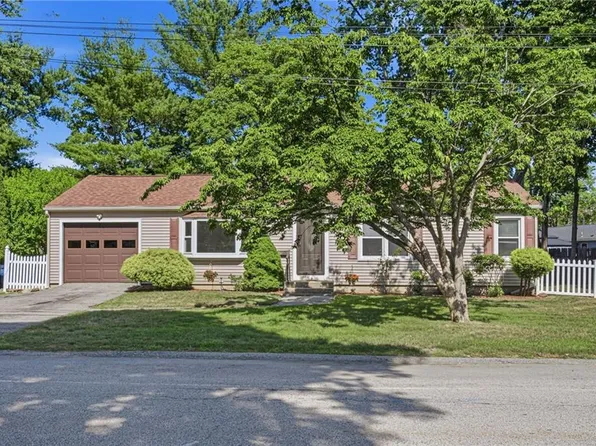 132 Potowomut Rd, Warwick, RI 02818