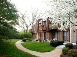 1111 Appleseed Ln APT D, Saint Louis, MO 63132