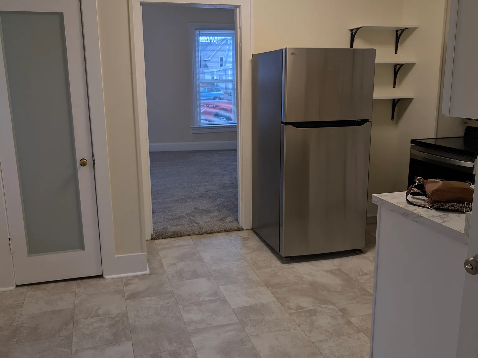 2 bed, 1000 sqft, $1,380 — Photo 4