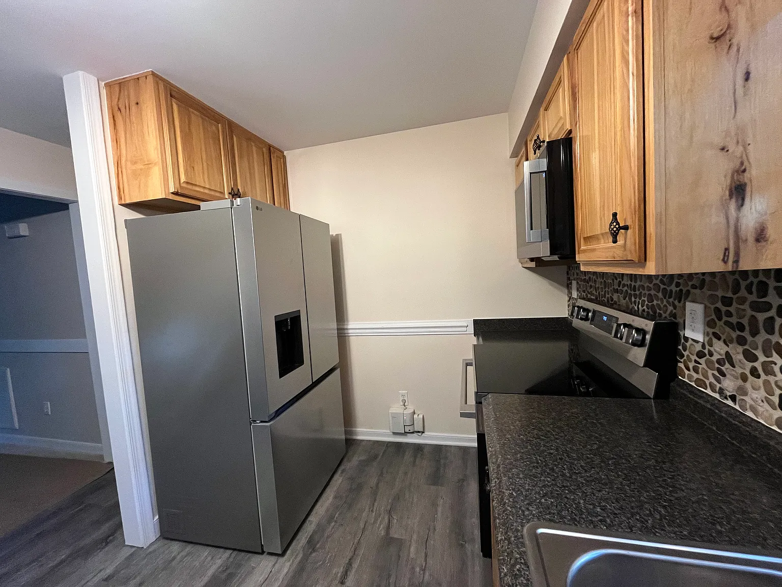 3 bed, 1368 sqft, $2,350 — Photo 4