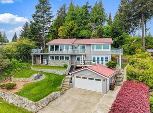 8750 Pender Park Dr, North Saanich, BC V8L 3Z5