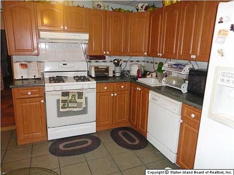 4th image of 490 Cary Ave