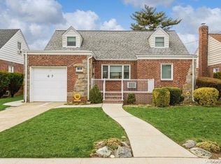 47 William St, Valley Stream, NY 11580