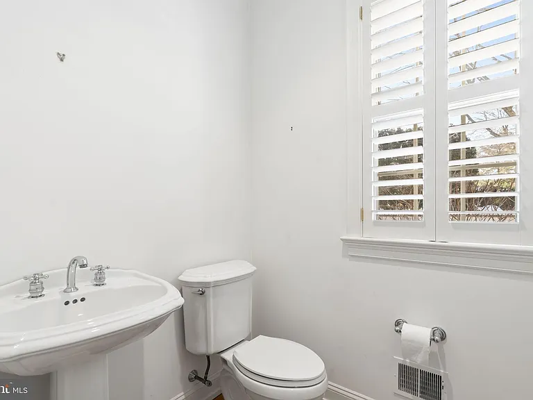 841 Mount Moro Rd — Photo 26