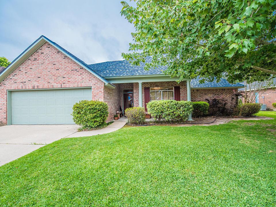 1st image of 123 Woodstock Dr