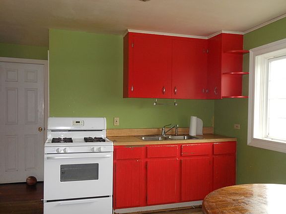 4th image of 840 Sard Ave