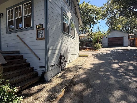 3rd image of 8121 1/2 El Rancho Dr