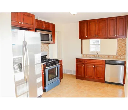 26 Eisenhower Dr photo 1