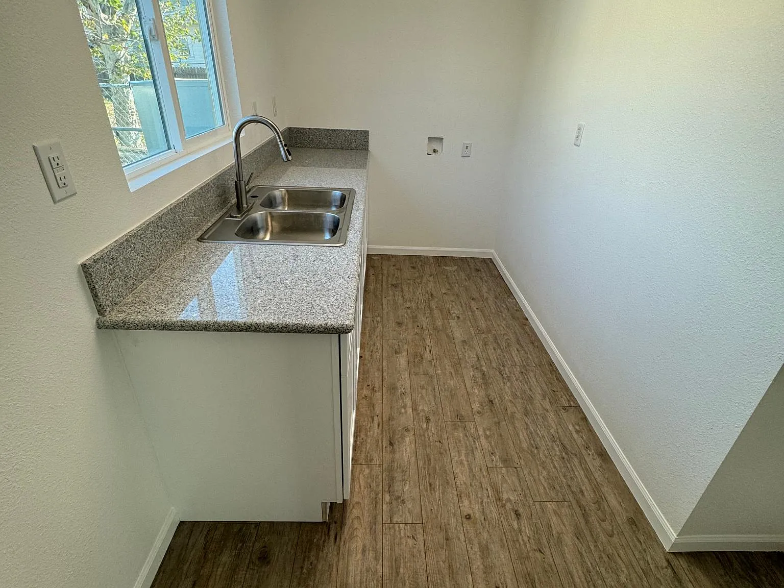341 N 4th St — Photo 2