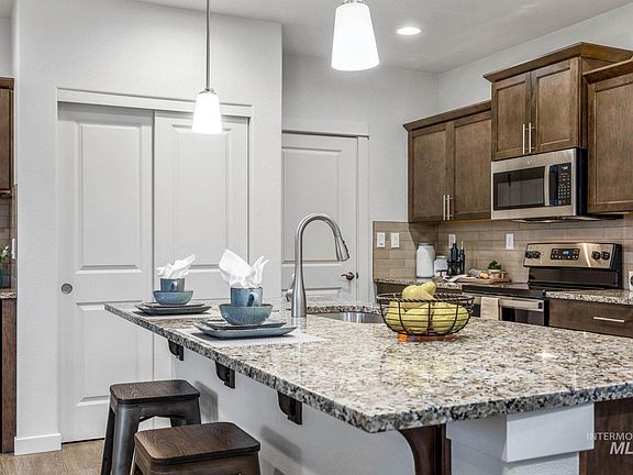 3rd image of 1608 Kenyon Meadow Street Block Lot 17-4