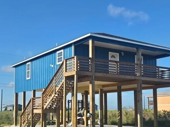 408 W Royal Oak Ln, Rockport, TX 78382