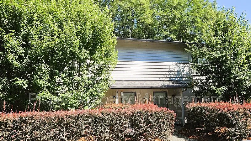 2 bed, 1.5 bath, 850 sqft, $1,695 — Photo 2