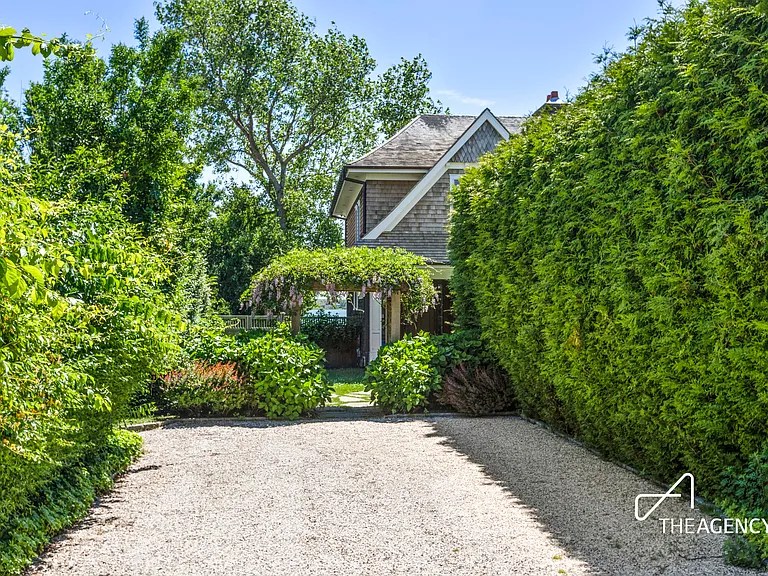 225 E Lake Dr — Photo 10
