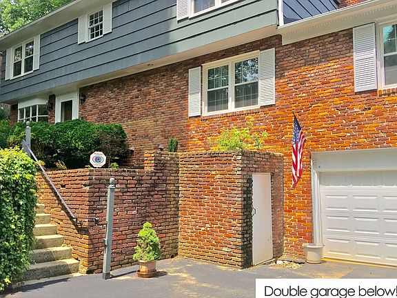 2nd image of 719 Susan Ln