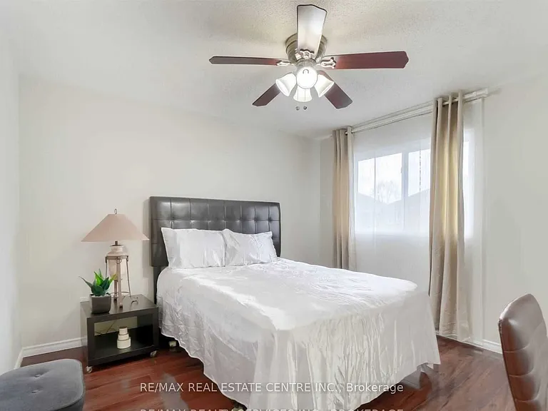92 Lake Louise Dr #UPPER — Photo 14