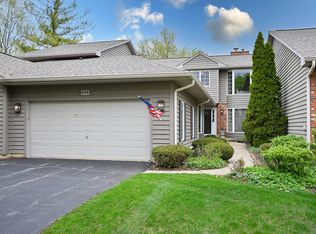 898 Saddlewood Dr, Glen Ellyn, IL 60137