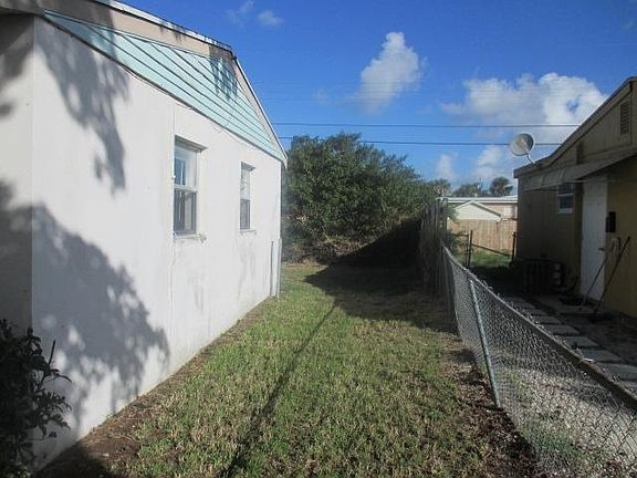 3rd image of 4327 Winchester Ln