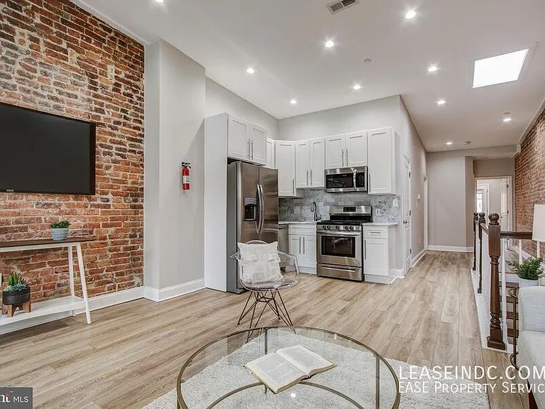 1626 Monroe St NW #2 — Photo 4