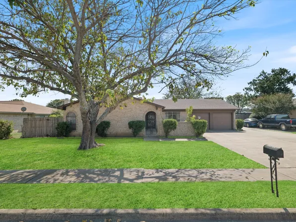 1913 Limestone Trl, Edgecliff Village, TX 76134