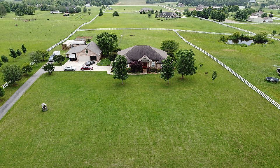1st image of 118 Standing Oak Dr