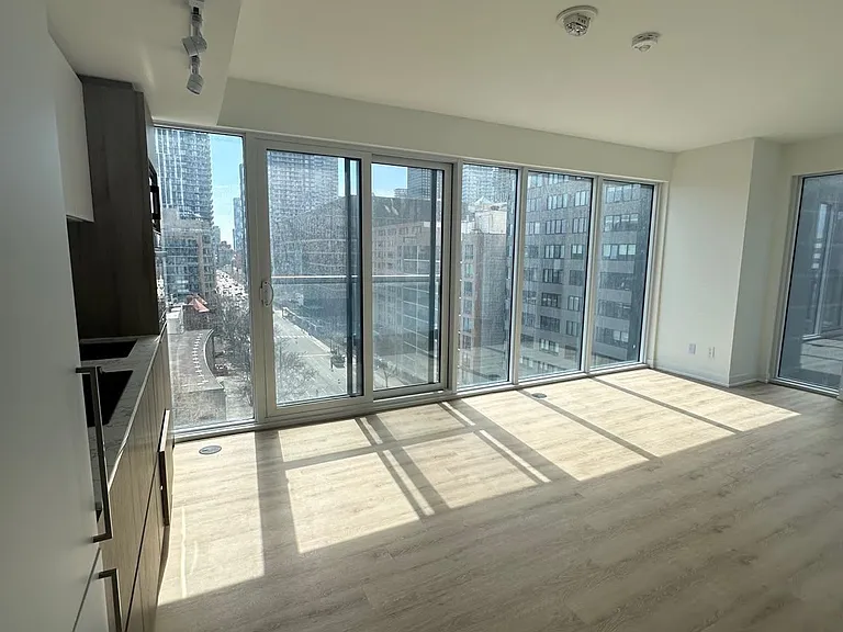 319 Jarvis St #702 — Photo 3