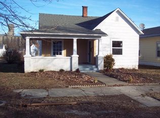 313 W College St, Aurora, MO 65605