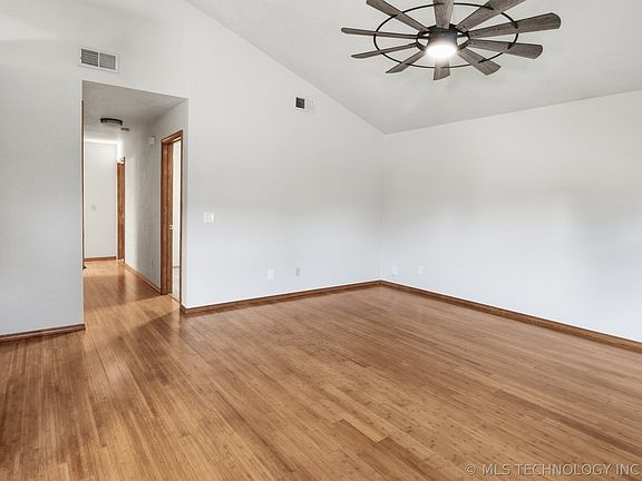 4th image of 24 Natalie Ln