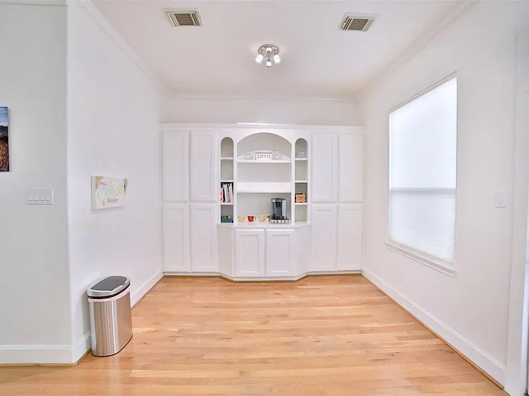 2410 Dorrington St #C — Photo 16