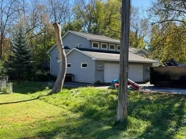 4014 Elmwood St, Vadnais Heights, MN 55127