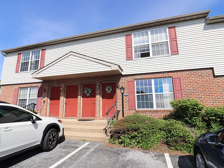 812 W Main St #4 — Photo 2