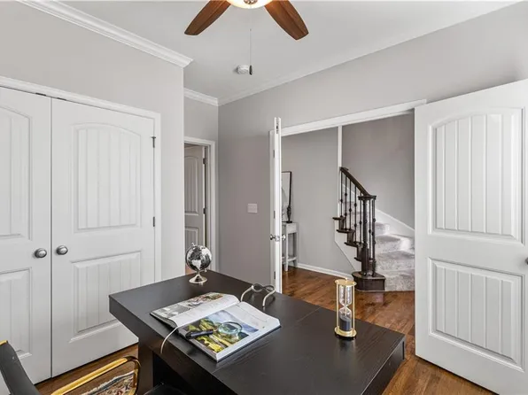 4450 Summit St, Kansas City, MO 64111